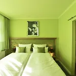 Moments Boutique 4*