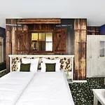 Moments Boutique 4* באוטזן