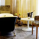 Otel Moments Boutique 4*