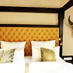Moments Boutique Hotel 4*