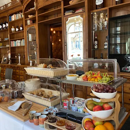 Moments Boutique 4*
