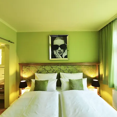 Moments Boutique Hotel 4*