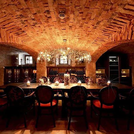 Hotel Moments Boutique 4*