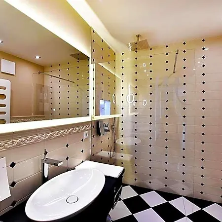 Moments Boutique Hotel 4*