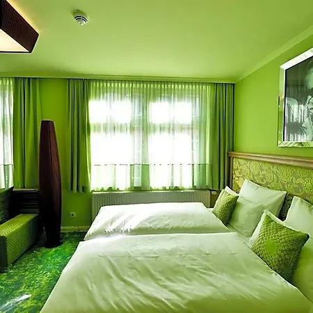 Moments Boutique 4*