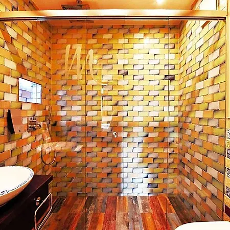 Moments Boutique Hotel 4*