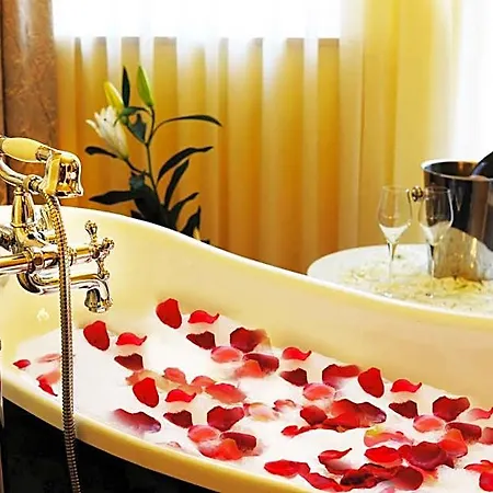 Moments Boutique Hotel 4*