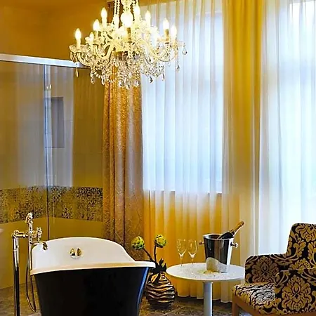 Hotel Moments Boutique 4*