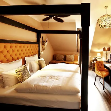 Moments Boutique 4*