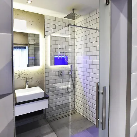 Moments Boutique Hotel 4*