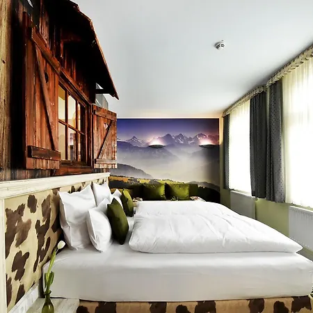 Moments Boutique Hotel 4*