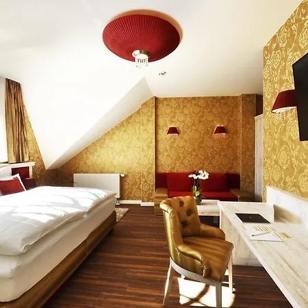 Moments Boutique Hotel 4*