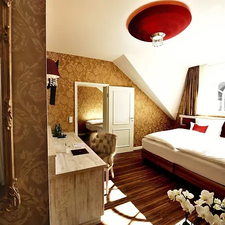 Moments Boutique Hotel 4*