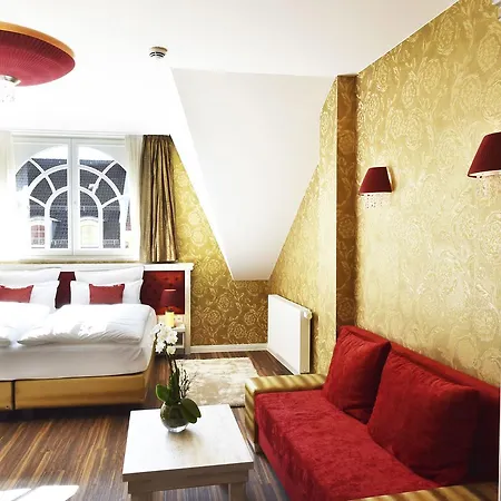 Moments Boutique Hotel 4*