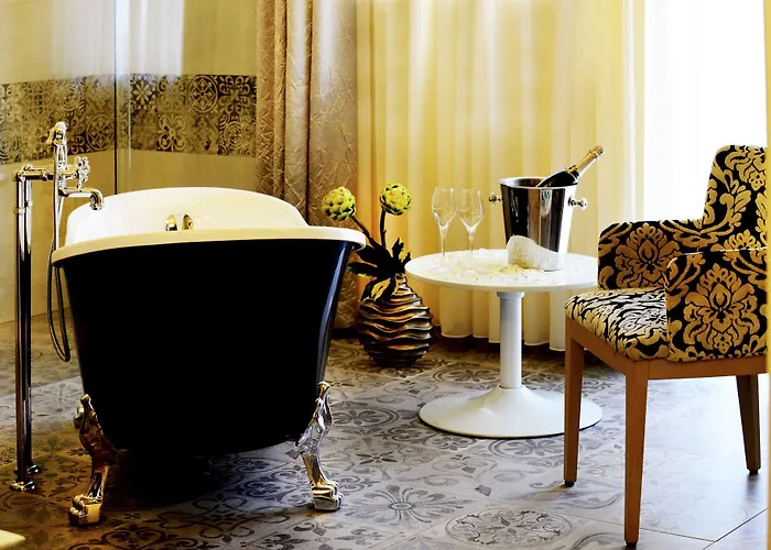 Hotel Moments Boutique 4*