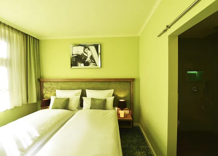 Moments Boutique 4* بوتسن