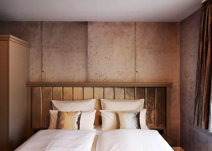 فندق Moments Boutique 4*