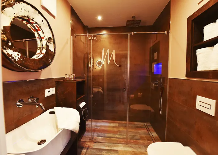 Moments Boutique فندق